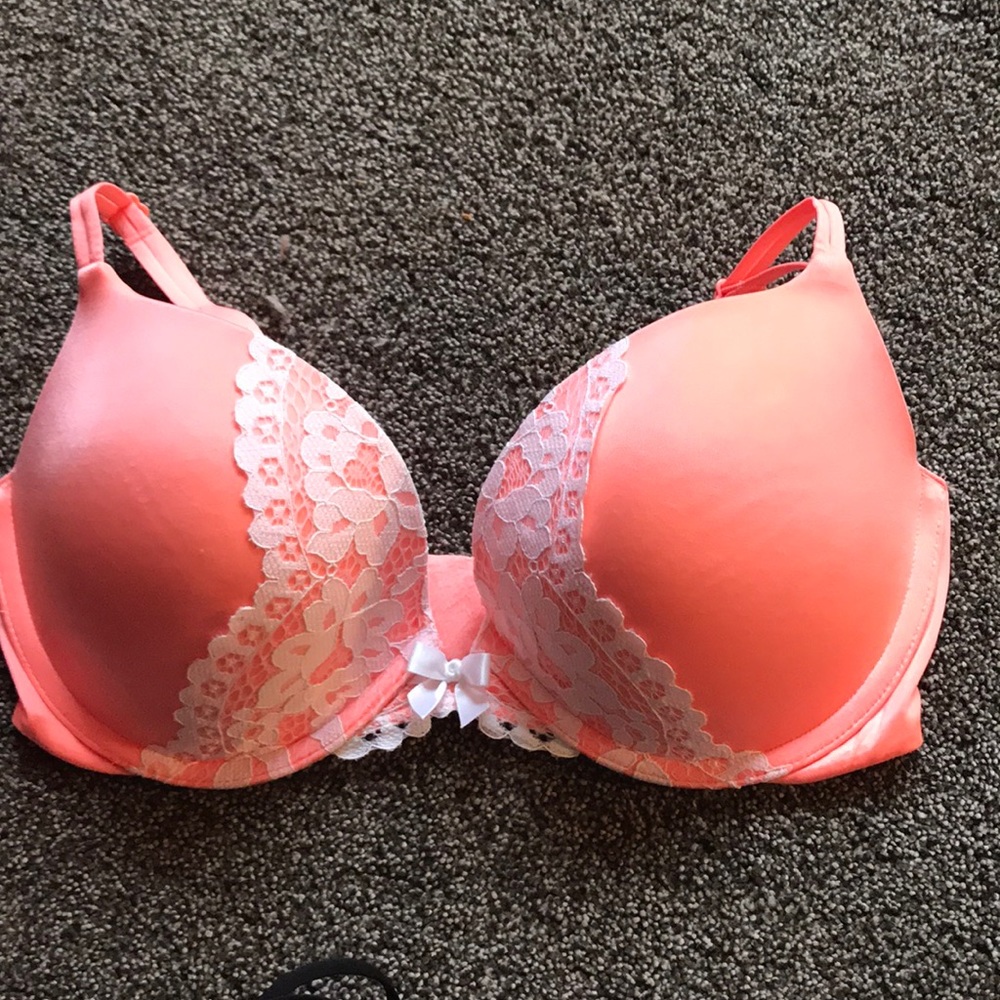 Victoria’s Secret very sexy push up 32DD